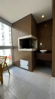 Image 7 - 930854