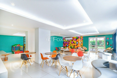 Image 44 - 930937