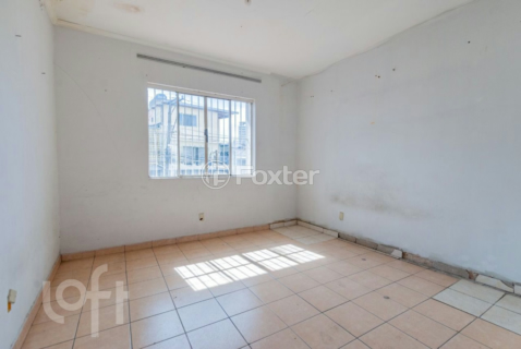 Image 8 - 930945