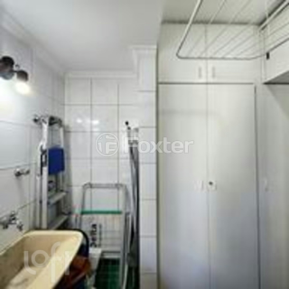 Image 6 - 931093