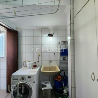 Image 7 - 931093