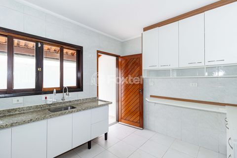 Image 17 - 931105