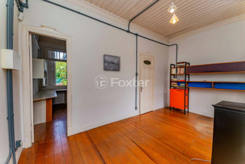 Image 32 - 931429