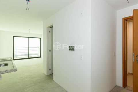 Image 1 - 931582