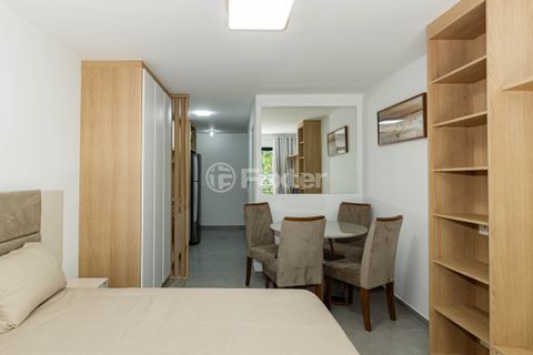 Image 7 - 931587