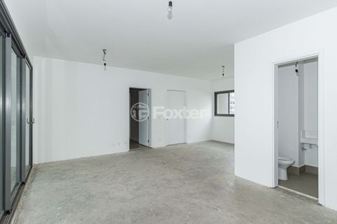 Image 7 - 931703