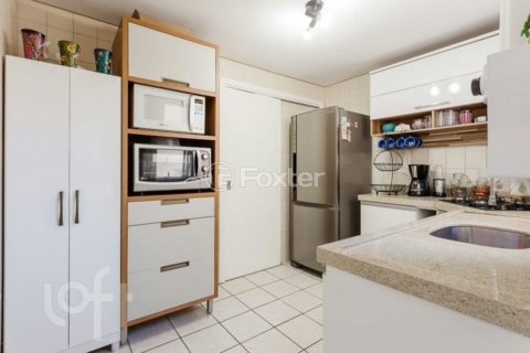 Image 3 - 931800