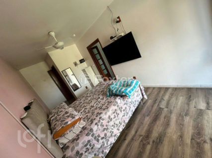 Image 22 - 931806