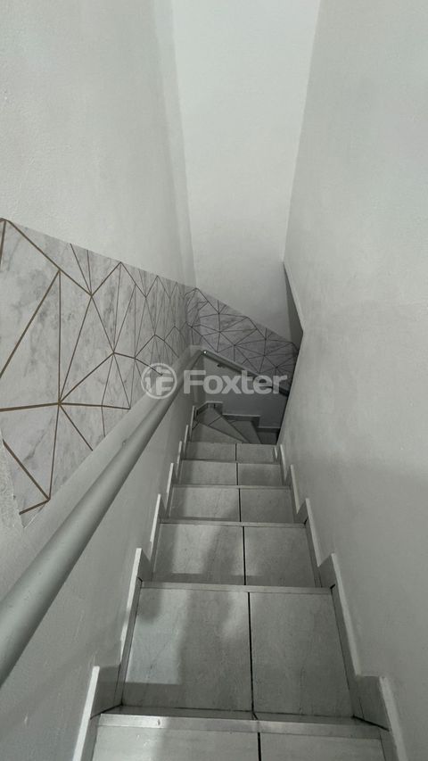 Image 22 - 932182