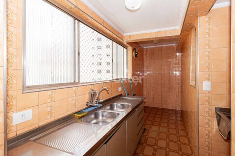 Image 22 - 932380