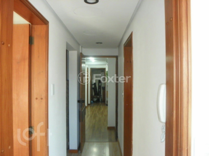 Image 7 - 932411