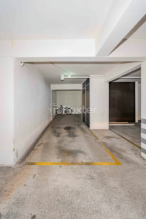 Image 21 - 932464