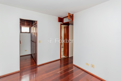 Image 7 - 932557
