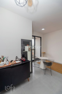 Image 7 - 932563