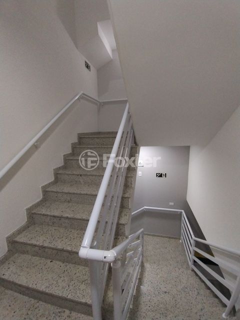 Image 26 - 932625