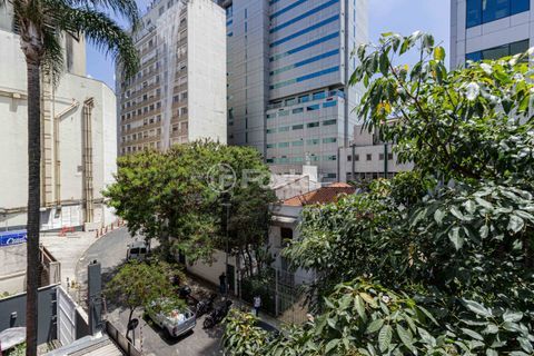 Image 4 - 932632
