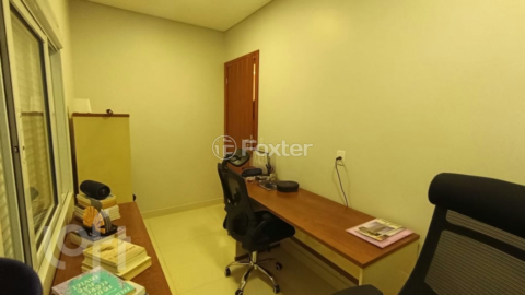 Image 20 - 932680