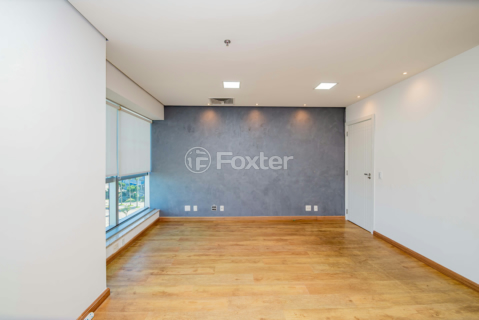 Image 3 - 932685