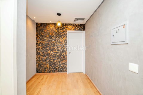 Image 7 - 932685
