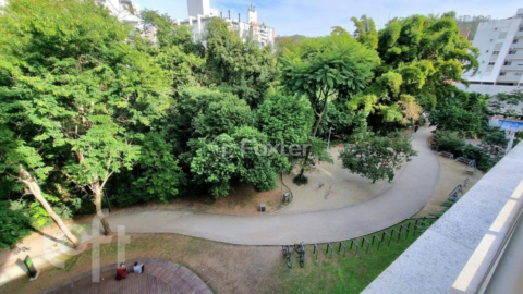 Image 35 - 932703