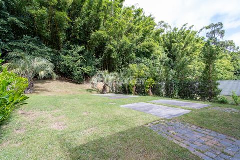 Image 33 - 932730