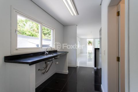 Image 21 - 932730
