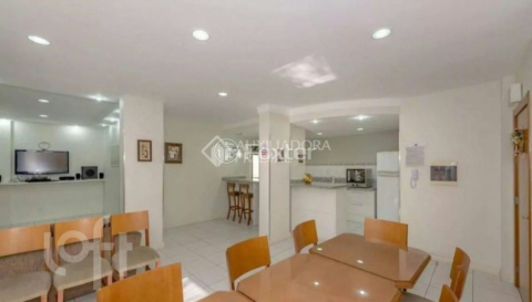 Image 37 - 932740