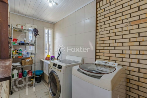 Image 30 - 932742