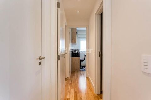 Image 8 - 932827