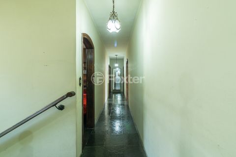 Image 21 - 933281