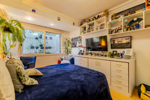 Image 21 - 933488