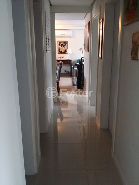 Image 6 - 933523