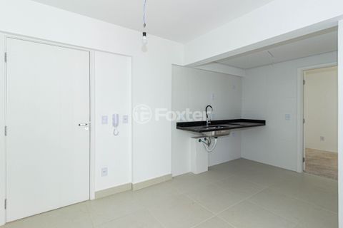 Image 7 - 933701