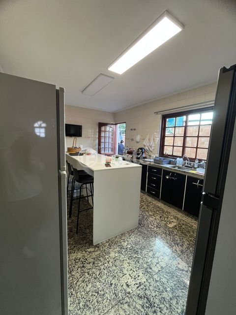 Image 6 - 933887