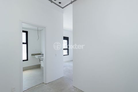 Image 27 - 935503