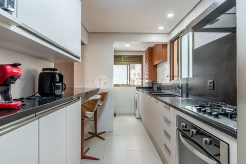 Image 19 - 936013