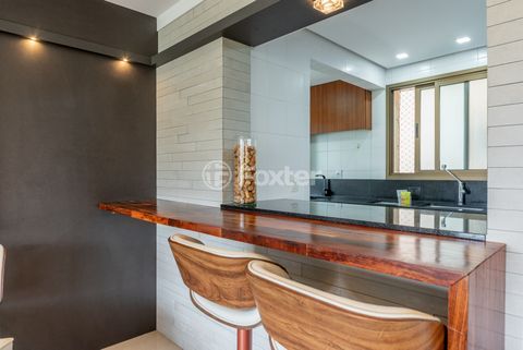 Image 17 - 936013