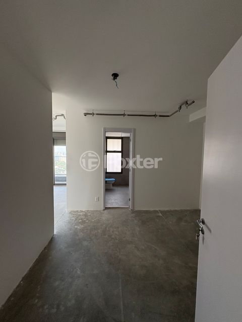 Image 6 - 936261