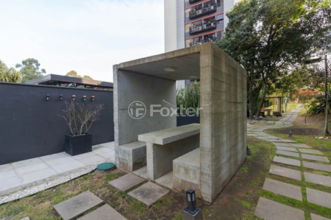 Image 17 - 936870