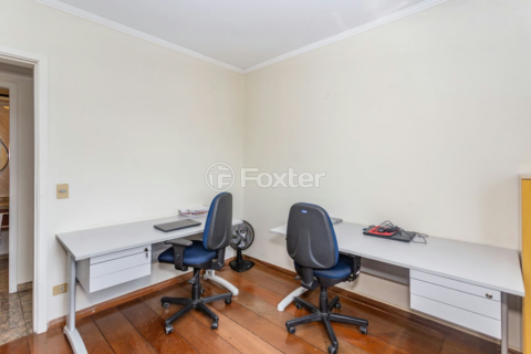 Image 34 - 936960