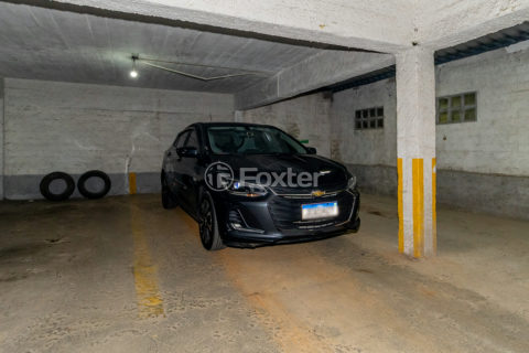 Image 37 - 937049