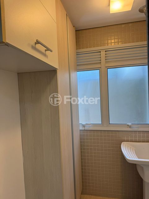 Image 11 - 938002