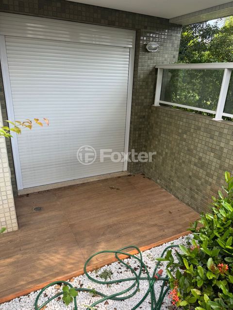 Image 4 - 938002