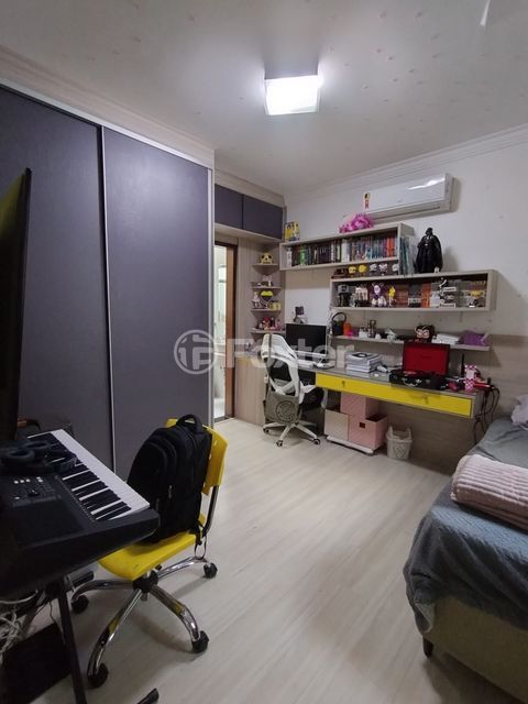 Image 25 - 938937