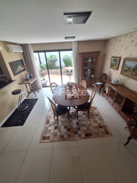 Image 1 - 939117