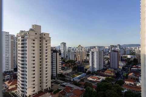 Image 22 - 939342