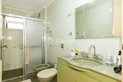 Image 9 - 939342