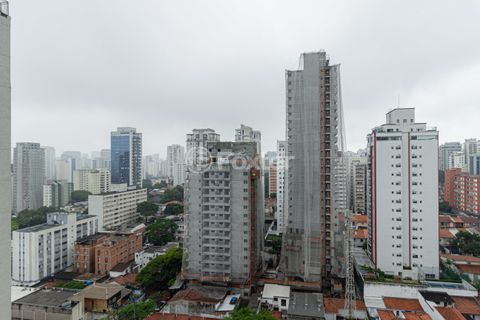 Image 4 - 939558