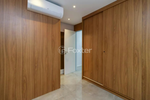 Image 31 - 940054