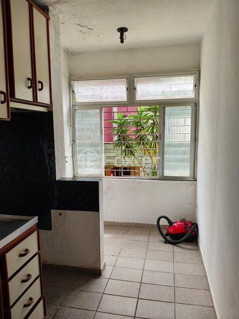 Image 3 - 940371